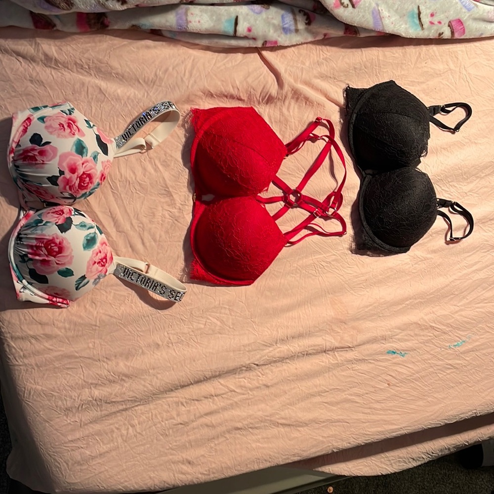 32D Victoria Secret Bombshell bra’s.